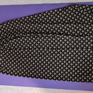 Liz Clayborne skirt size petite 100% polyester ankle length.